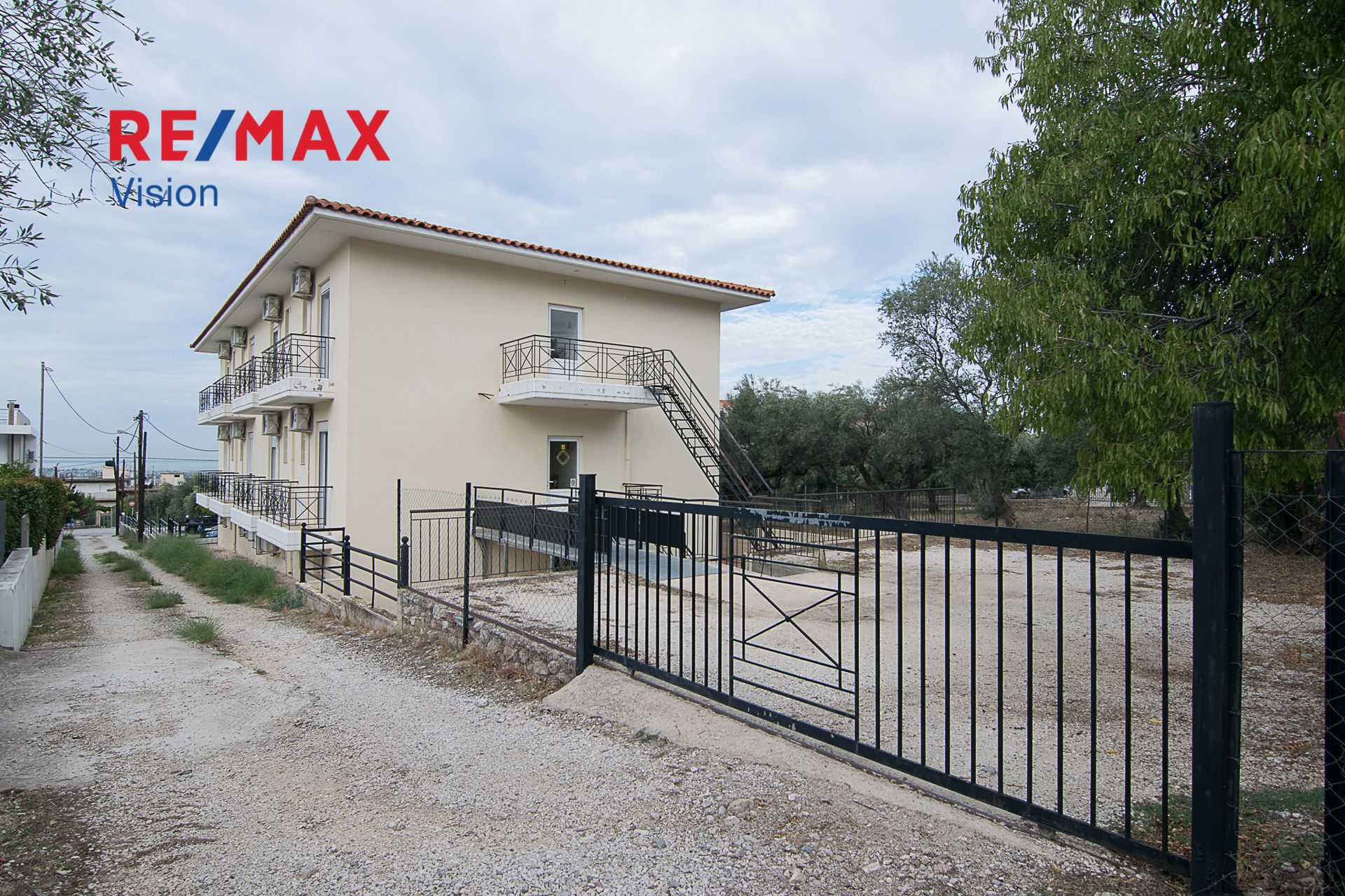 1104580 – 1 Κτίριο Επαγγελματικών Χώρων 600 τ.μ., Προς πώληση, Πάτρα, Περιβόλα - 1