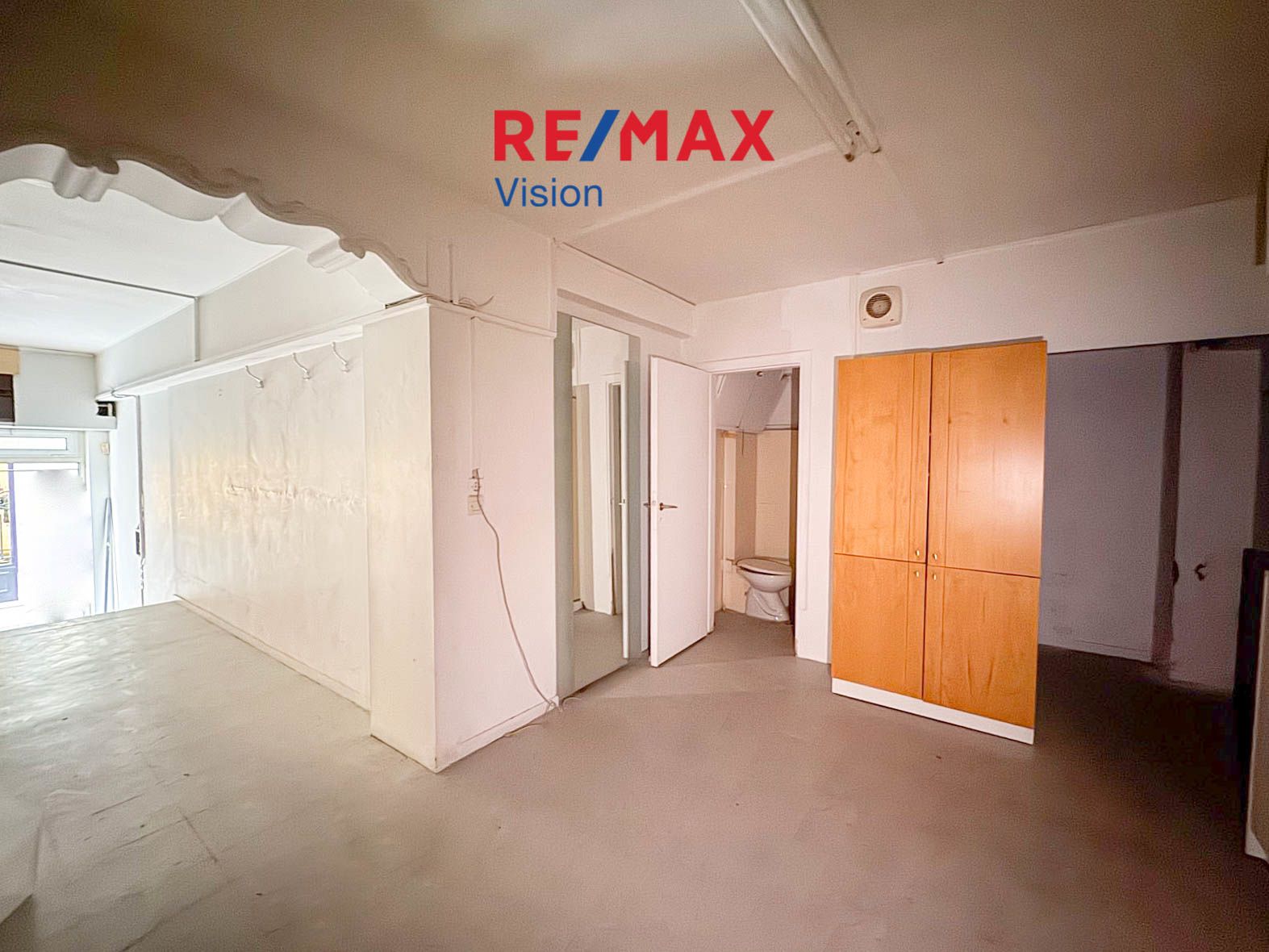 1708804 – 8 Shop 40 m², For rent, Patra, Patra Centre - 8